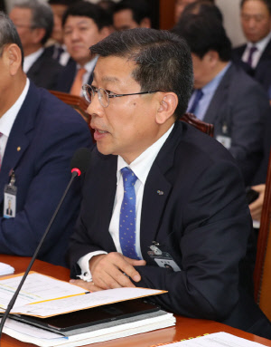 분양보증 시장을 독점한 주택도시보증공사(HUG)에 대한 비판이 날로 거세지고 있다. 사진은 이재광 HUG 사장.<연합뉴스>